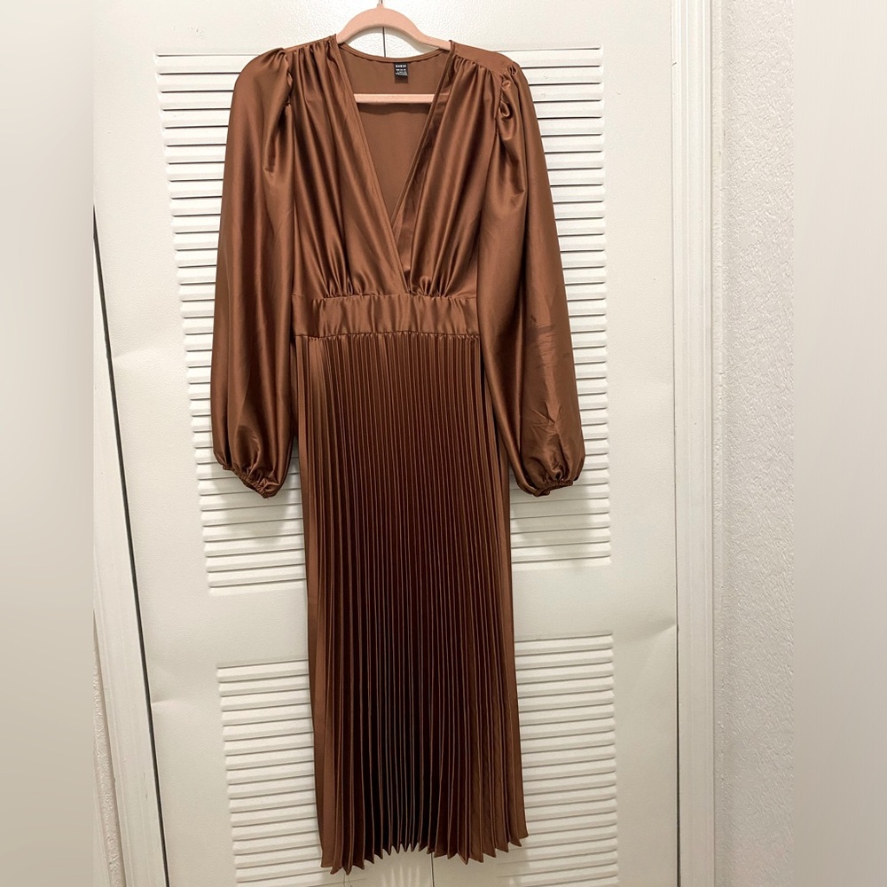Elegant Brown Pleated Hem Dress